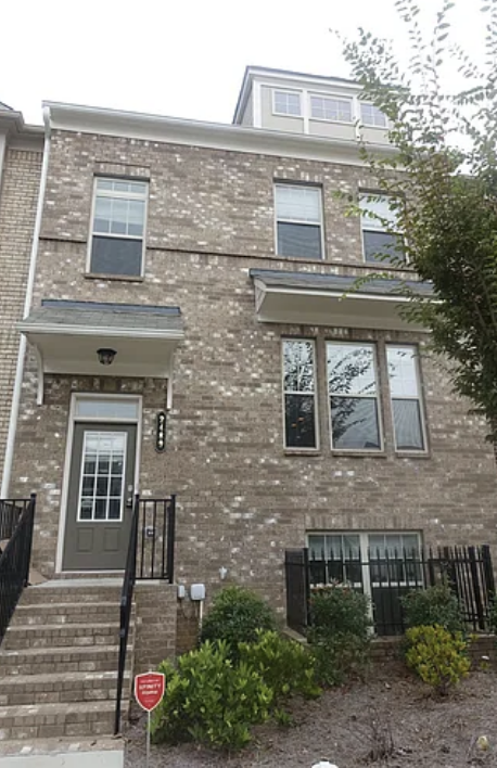 2489 Village Park Bnd